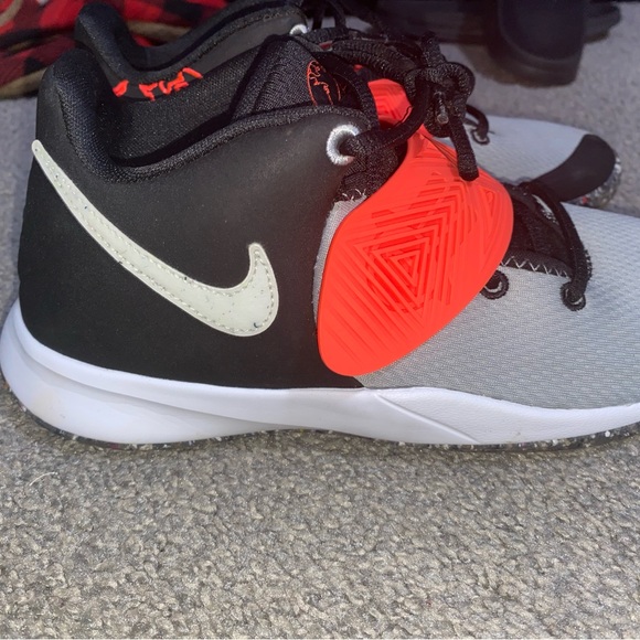 COPY - Kyrie Flytrap 3 GS - Picture 2 of 5